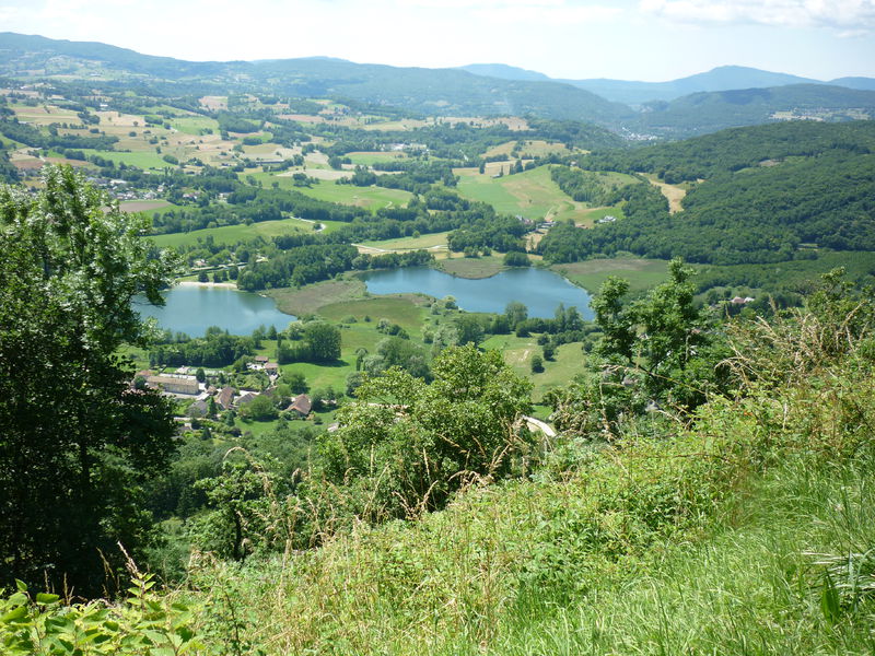 Vue sur les lacs et marais de Chevelu