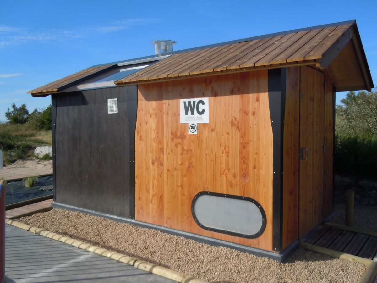 Toilettes sèches de la plage