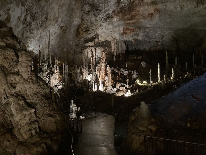 lumières grotte salle de joly