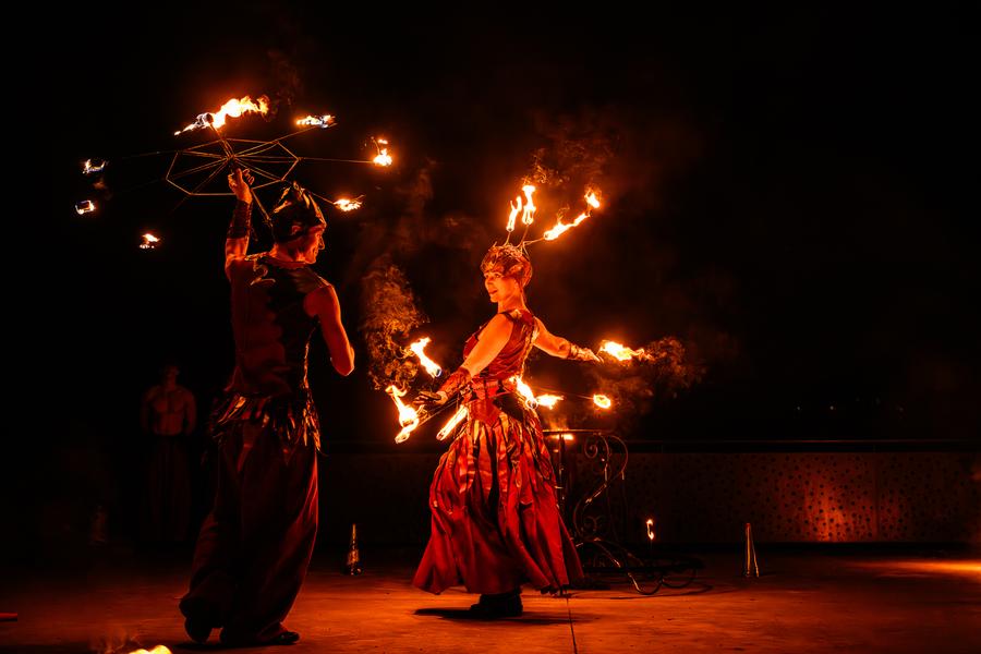 spectacle de feu - © Cirque Indigo Spectacle pyrotechnique Fuego_Guillestre - © Cirque Indigo
