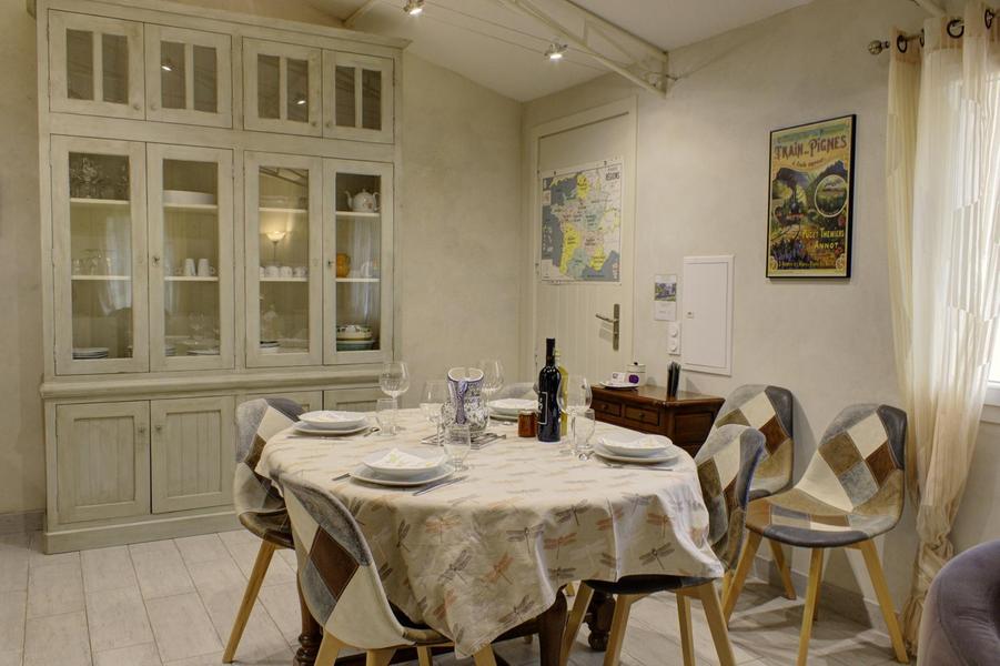 Espace repas Gîte de la Colline - Olivier labellisé Gîtes de France Alpes-Maritimes à St Blaise