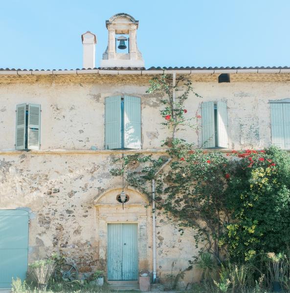 Dégustation insolite au coeur du chai à barriques au Château monastique des Bormettes_La Londe-les-Maures