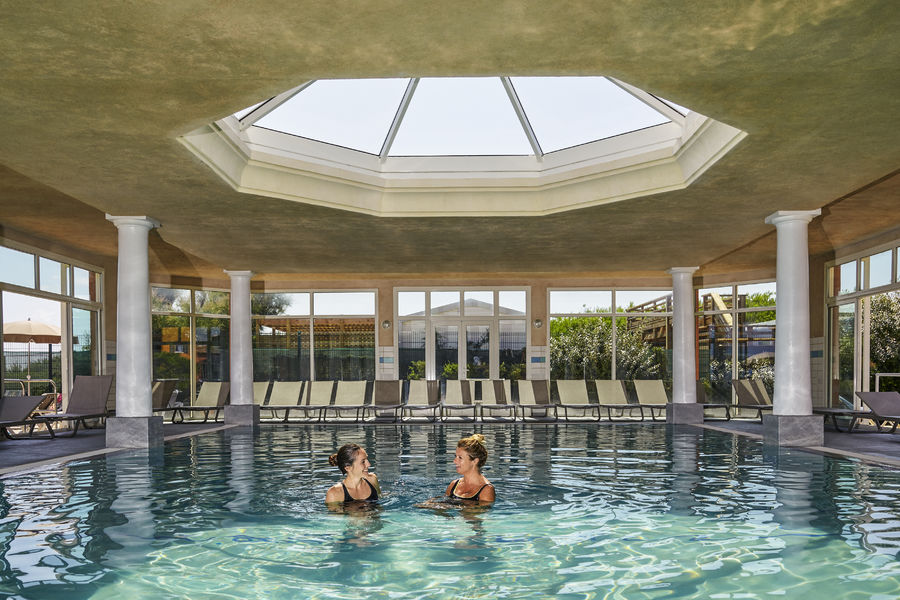 Piscine intérieure chauffée en eau de mer