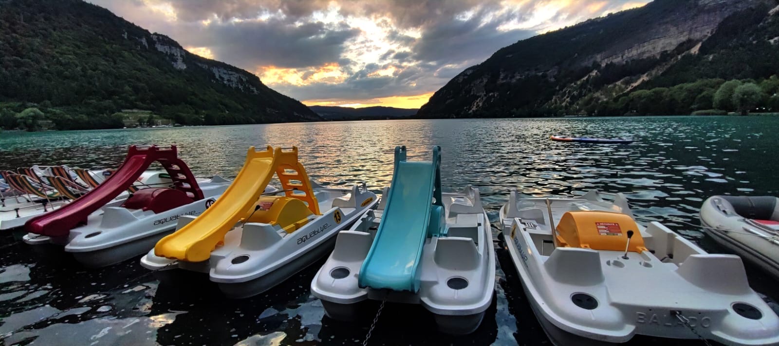 P�dalos sur le lac de Nantua