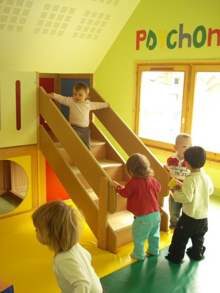 Crèche Les 3 Pommes, Salle de jeux : structure
