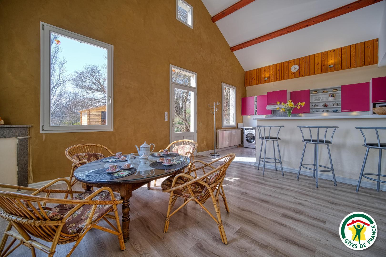 L'entrée du gîte donnant sur la cuisine équipée