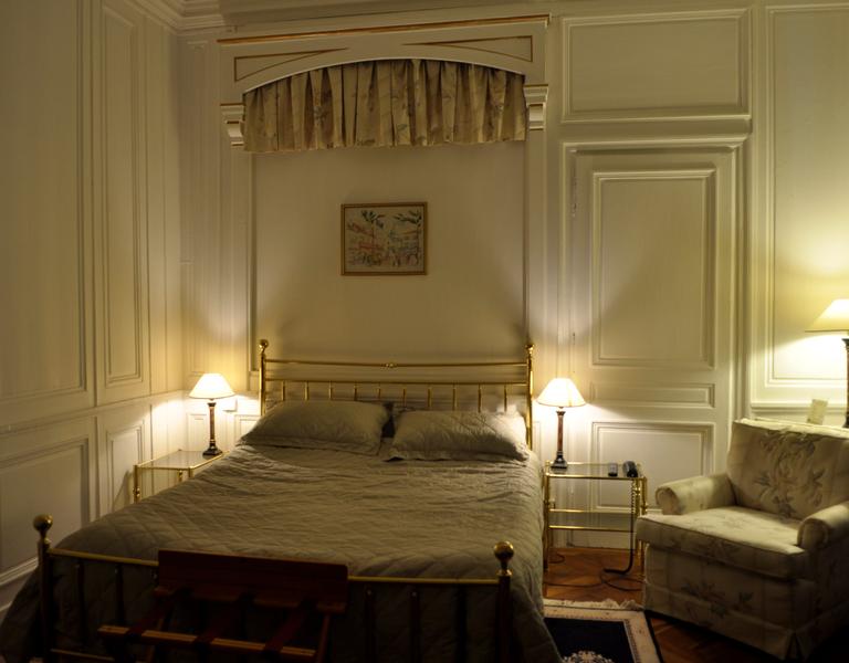 Faverges Hôtel du parc lit baldaquin