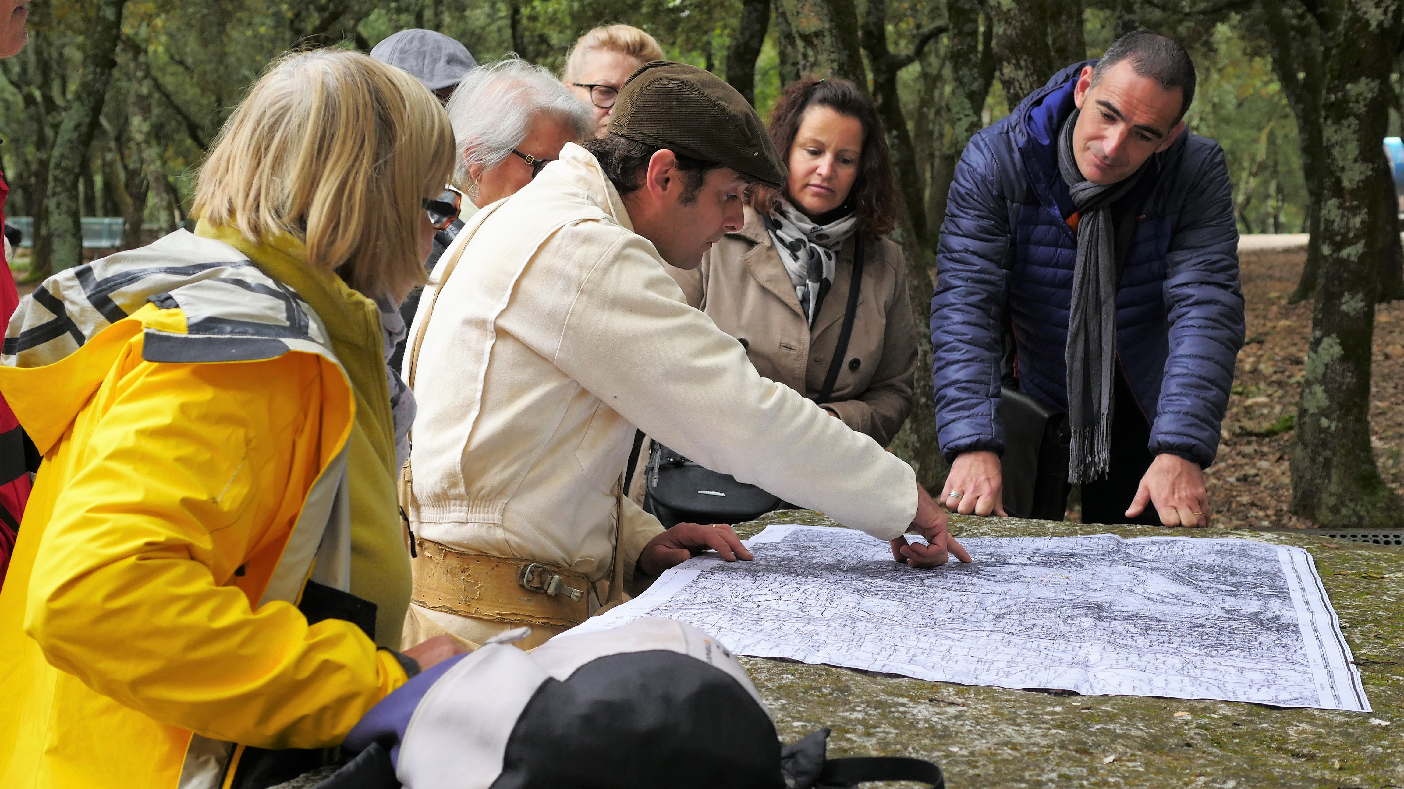 visite historique-première partie de la visite en plein air à proximité de l_entrée naturelle (2)