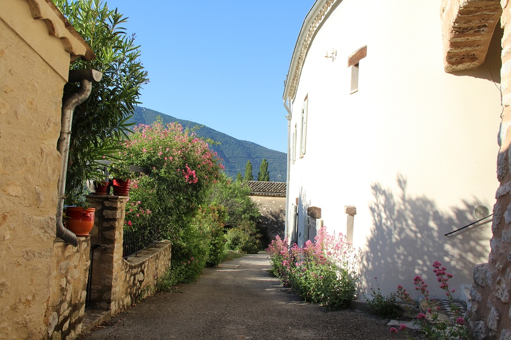 Rue qui mène au gîte