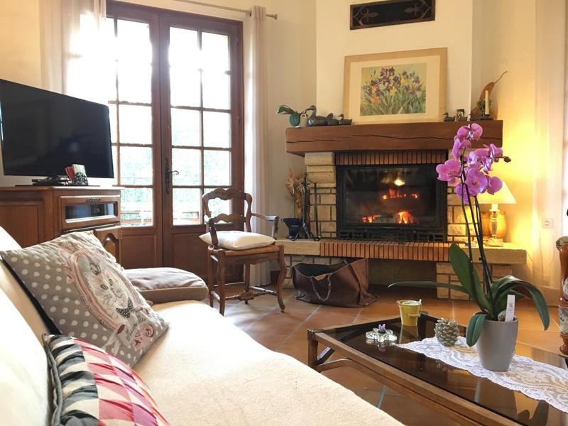 Gîte "Chez Nino et Nunzia"-La cheminée avec insert-Vence-Gîtes de France Alpes-Maritimes