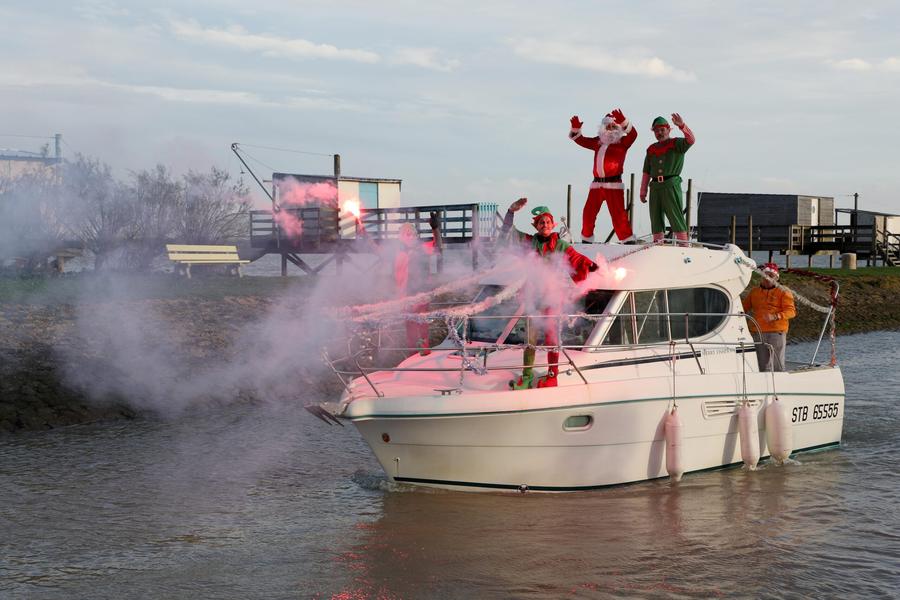 Arrivée du Père Noël au port