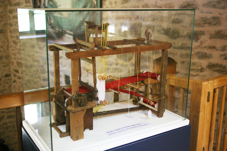 Salle tissage du velours de soie