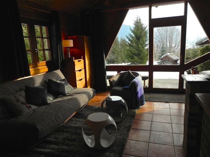 Salon et vue sur l'extérieur