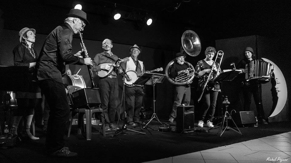 Concert au milieu des alambics chez Home Distillers