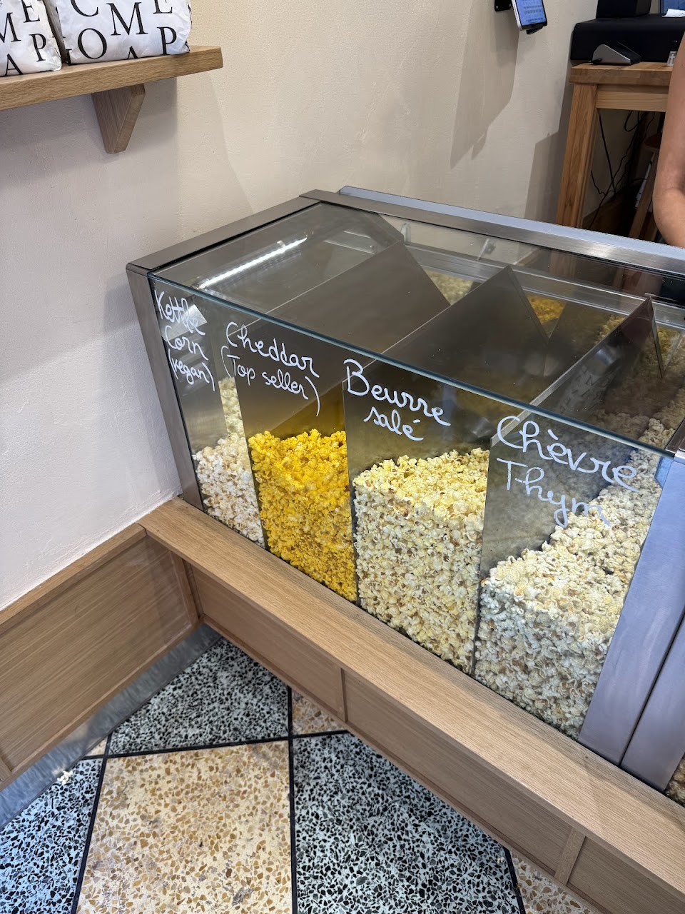 Madame Popcorn — photo 3