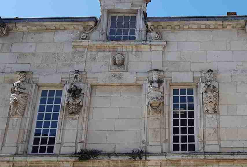 La devanture de la maison Nicolas Venette.