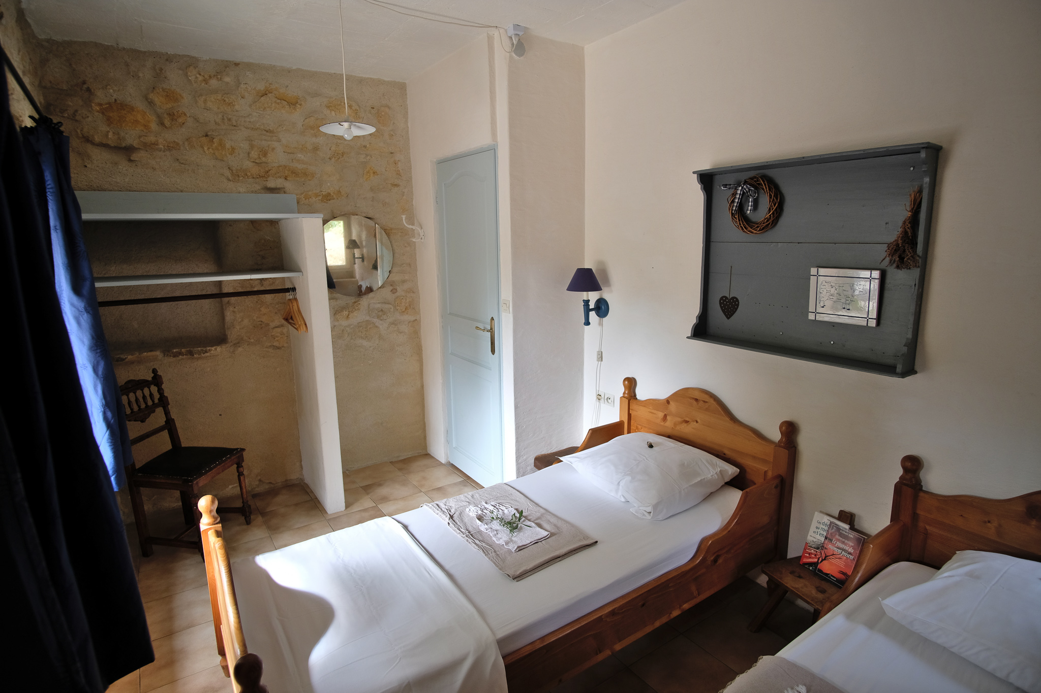 Chambre n 1 avec lit double vue 2