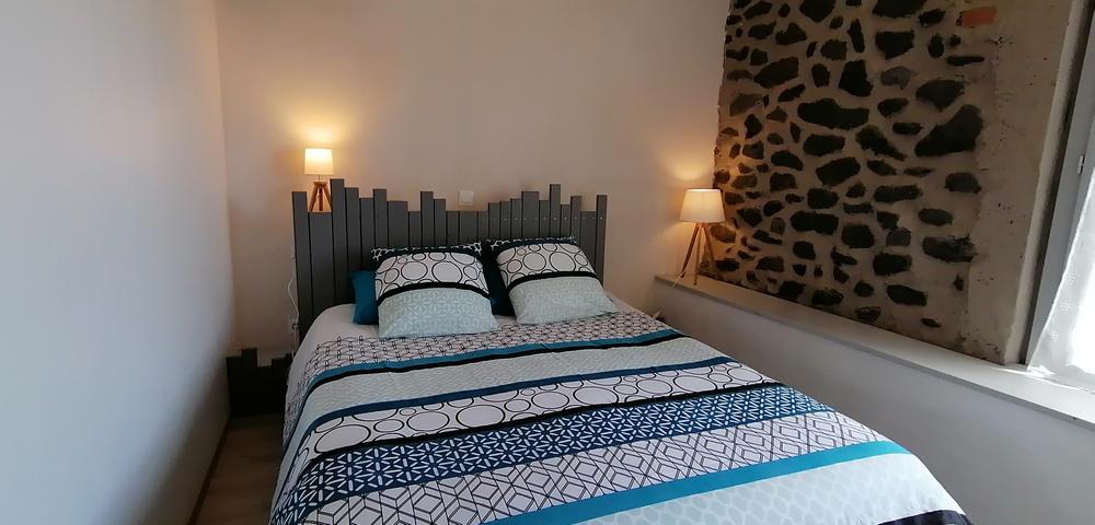 Chambre avec lit 160x200 au gîte Chante Bise aux Gîtes de Sylilanse à St Pons