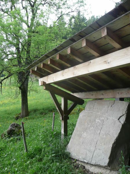 La pierre du Saix et son abri