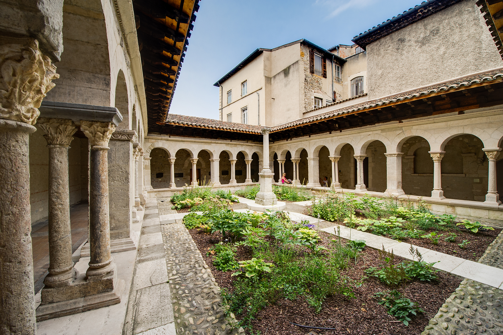 Visite du cloître Saint-André-le-Bas