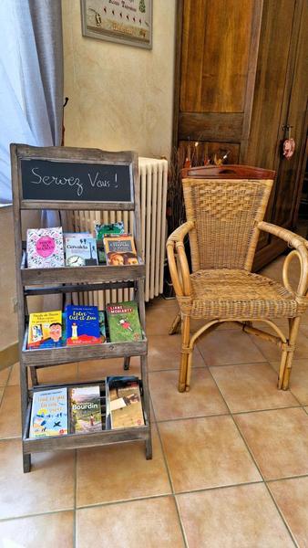 Servez vous... Livres à disposition des hôtes