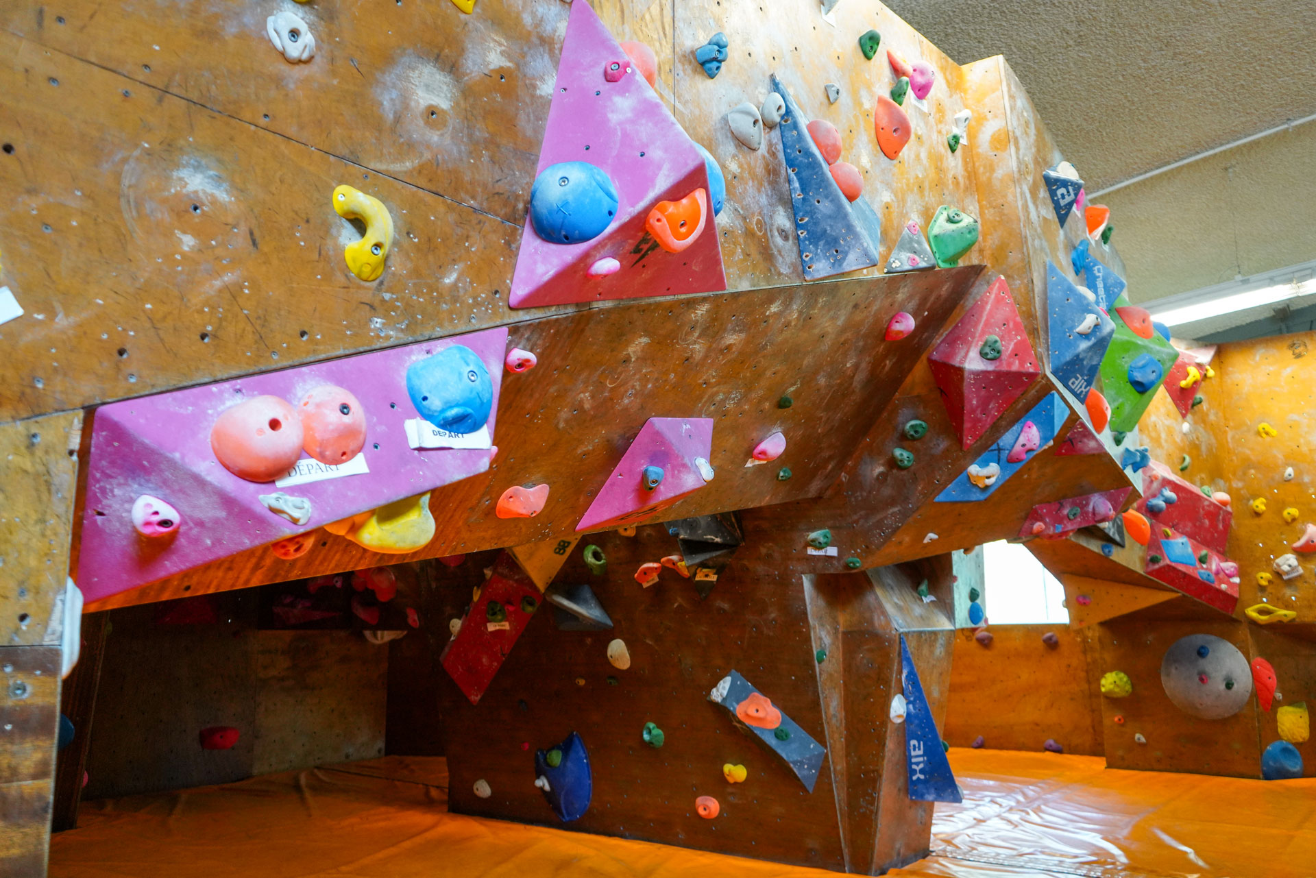 Climbing wall Centre R. Bozon
