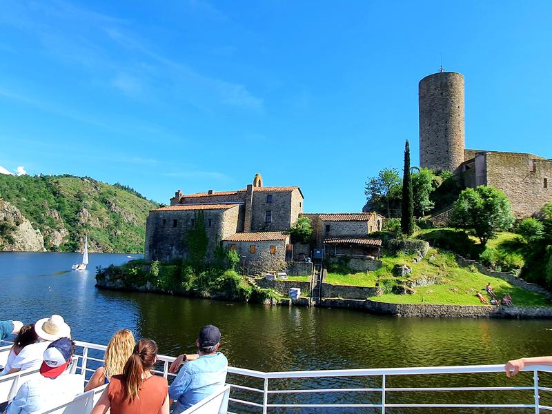 Croisière au fil du lac_Saint-Victor sur Loire