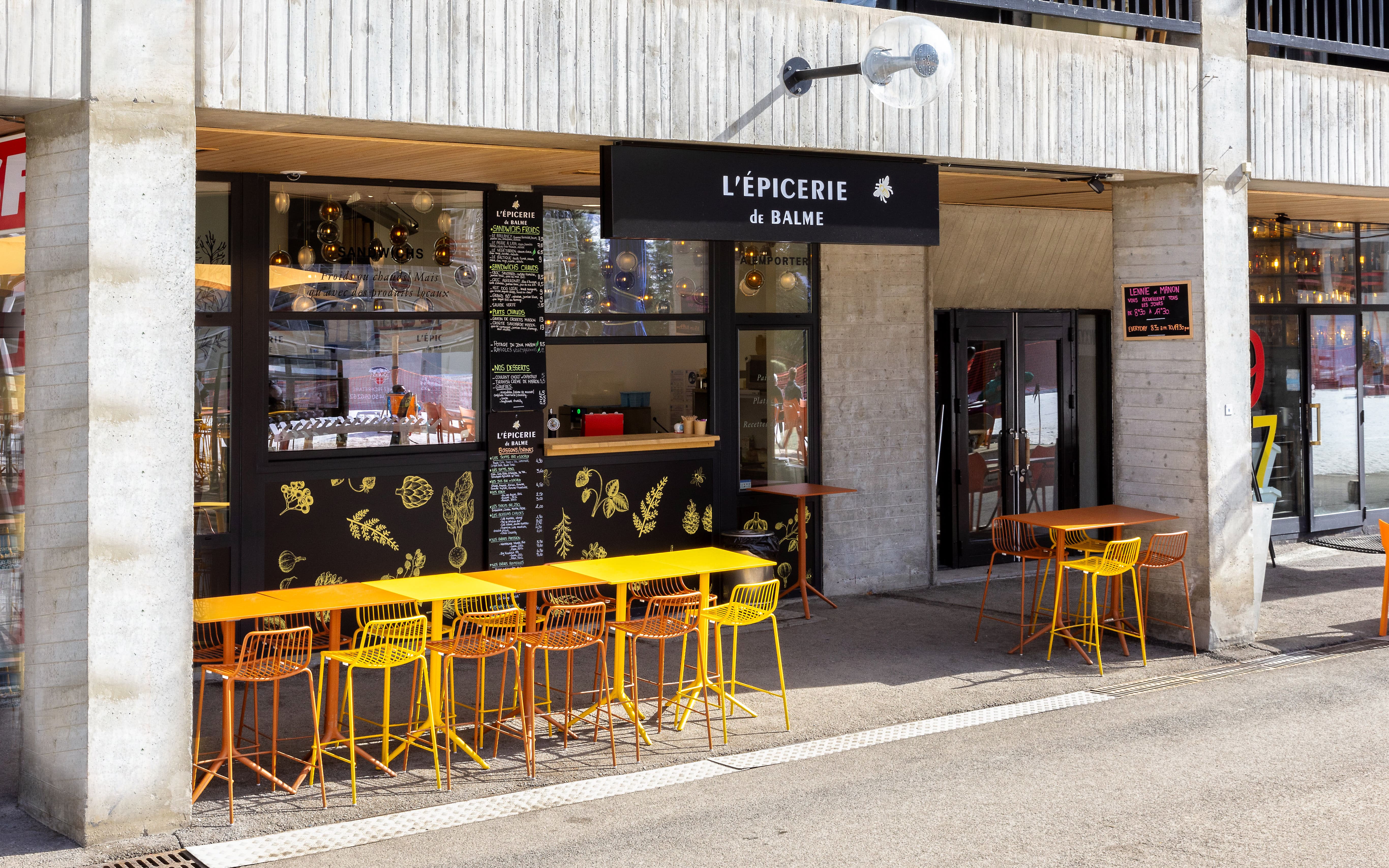 Devanture de l'Épicerie de Balme