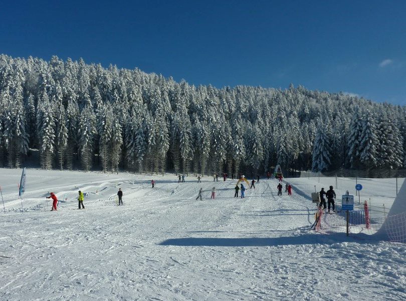 Aire ludique avec fil neige