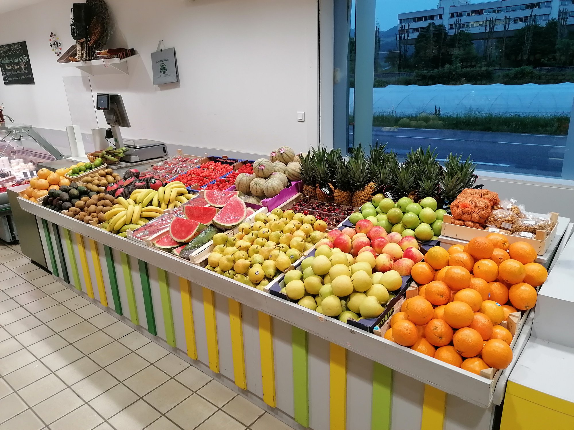 étales fruits et légumes