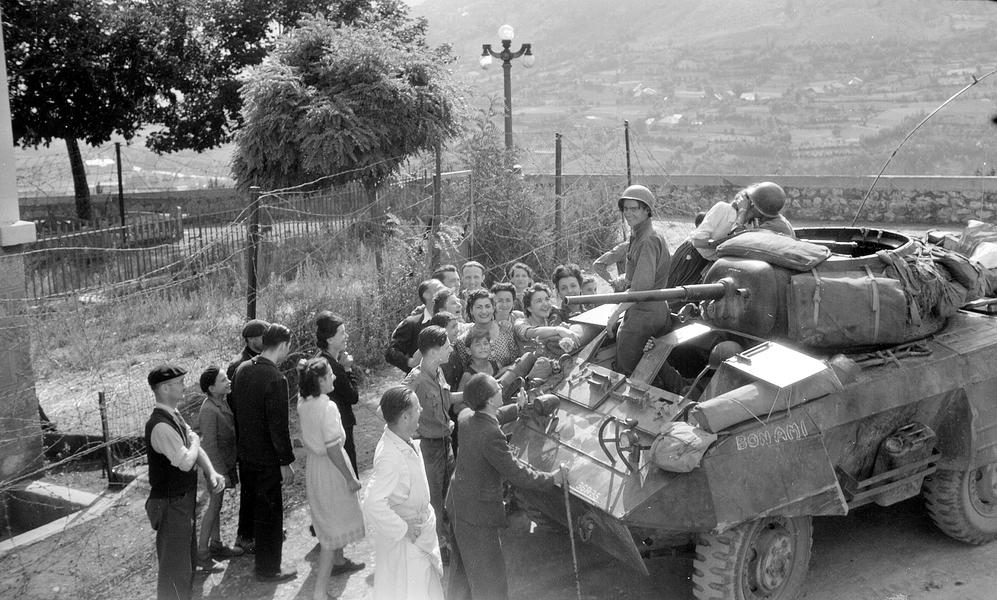 - © Archives Départementales 05 Exposition : 'Les Hautes-Alpes dans la seconde Guerre Mondiale'_Garde-Colombe - © Archives Départementales 05