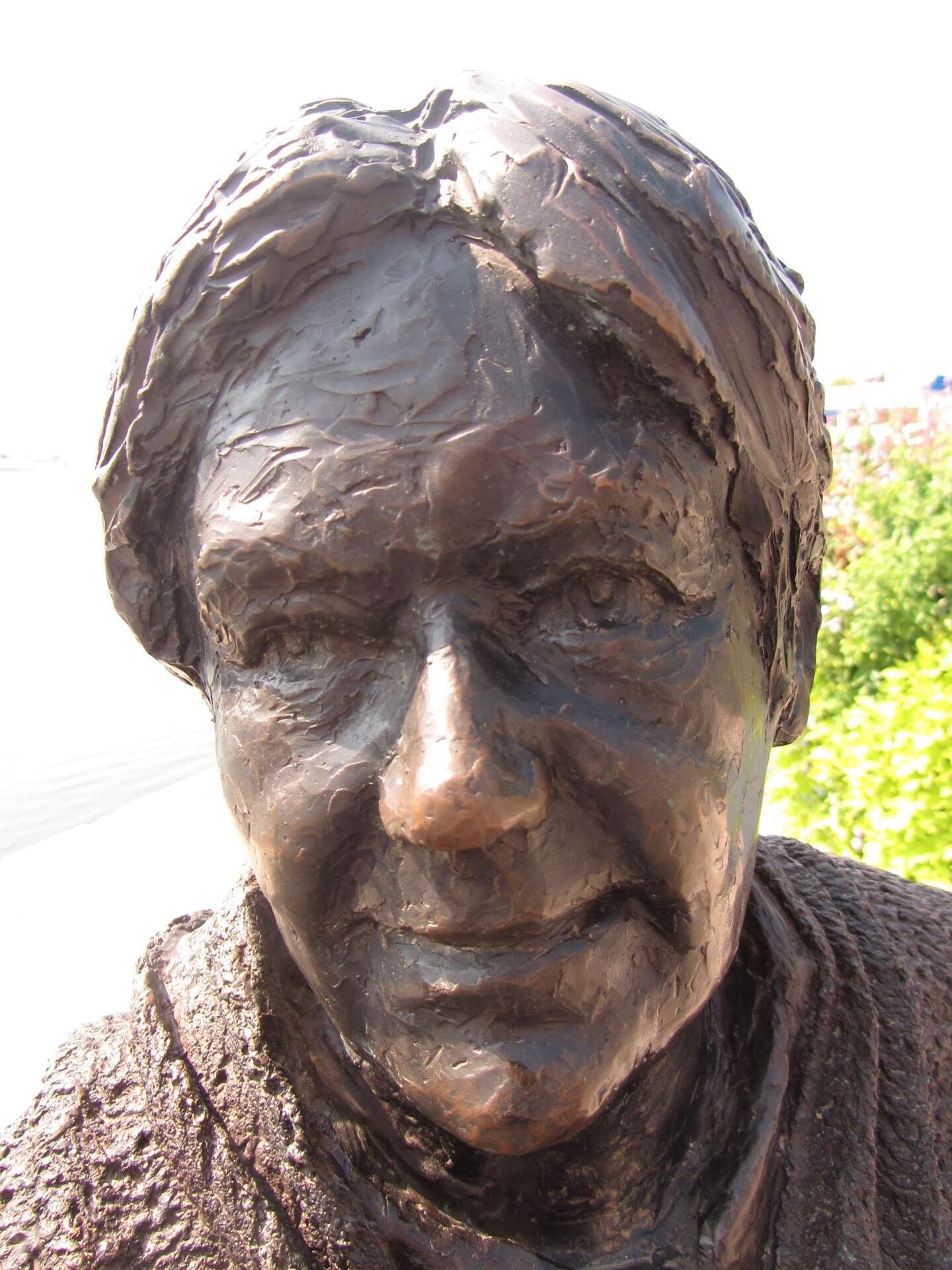 Statues de bronze Le pêcheur et la ramendeuse - photo 4