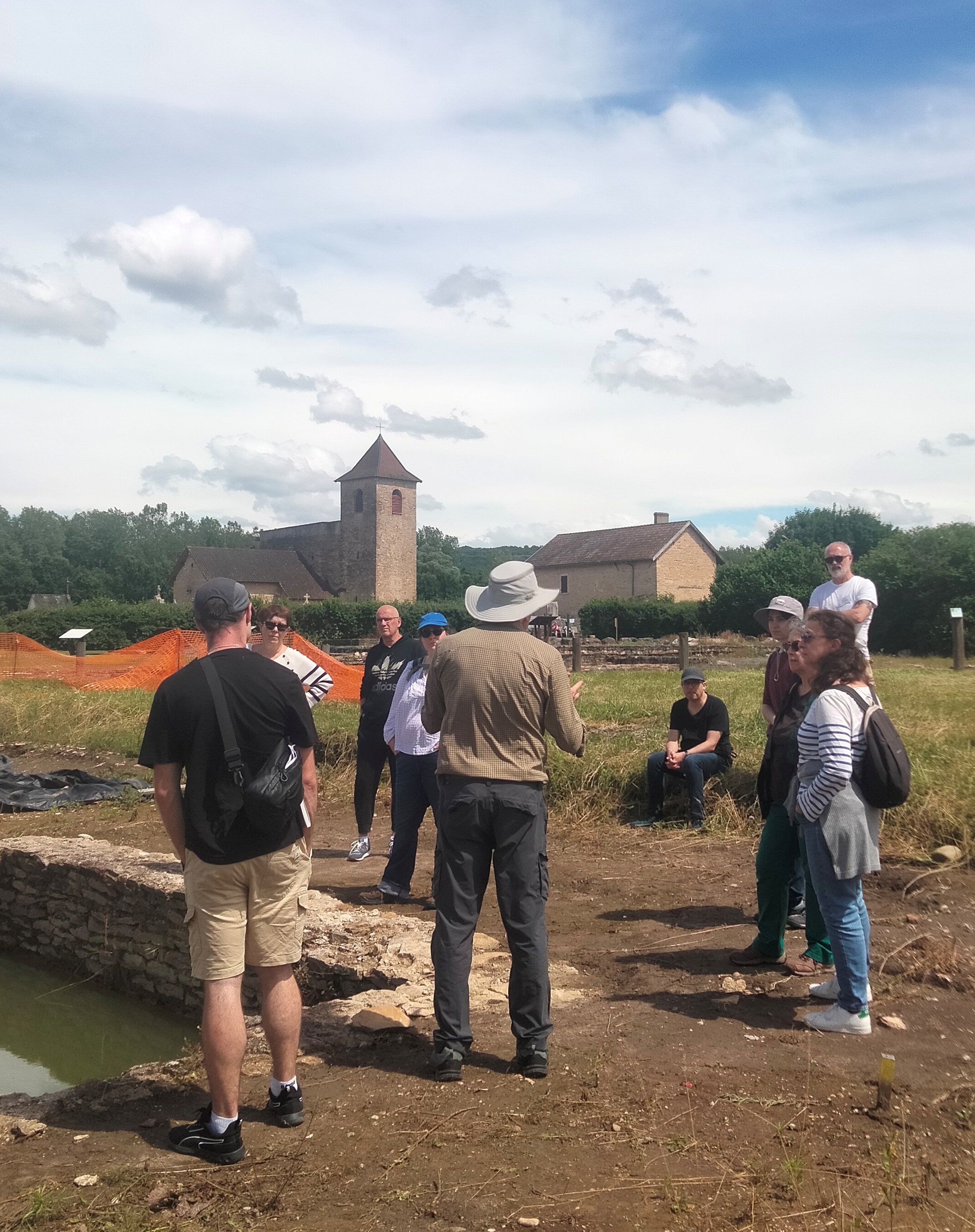 Visite guidée du site archéologique du Vernai_Saint-Romain-Jalionas