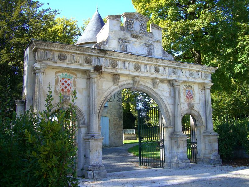 Porte Renaissance à Surgères