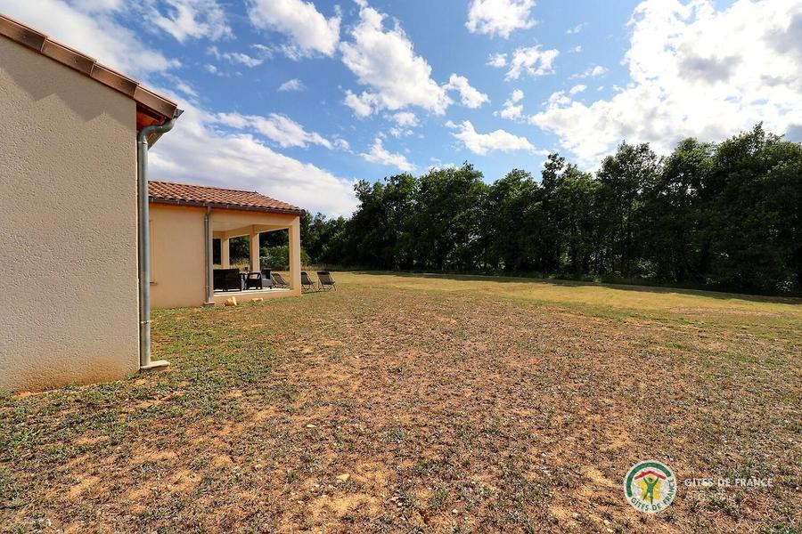 Un grand terrain privatif au gîte