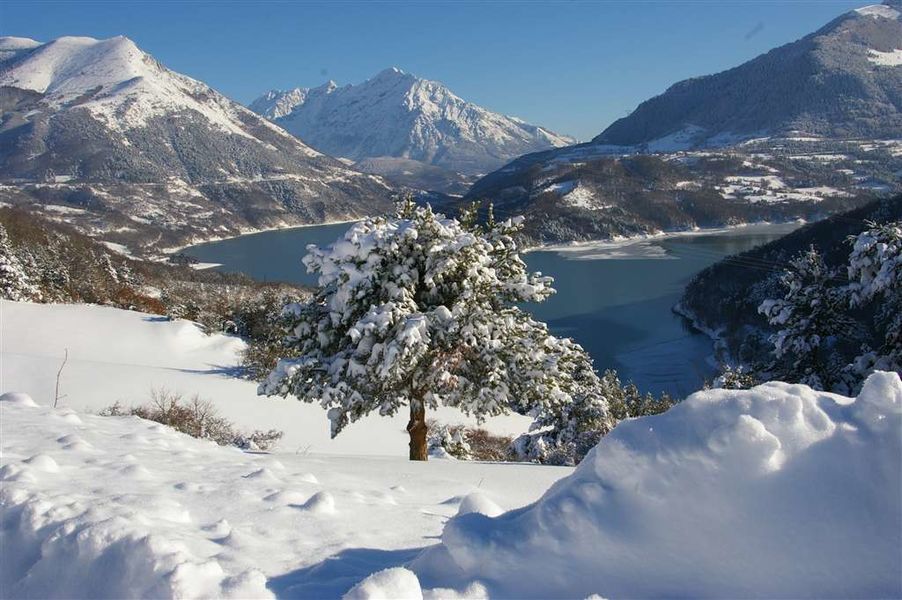 Vue lac sous la neige