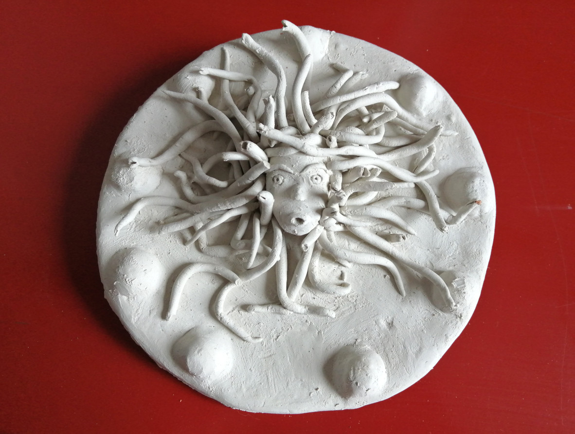 Atelier terre - Médusé au Musée