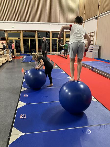 http://Stage%20cirque%207-12%20ans