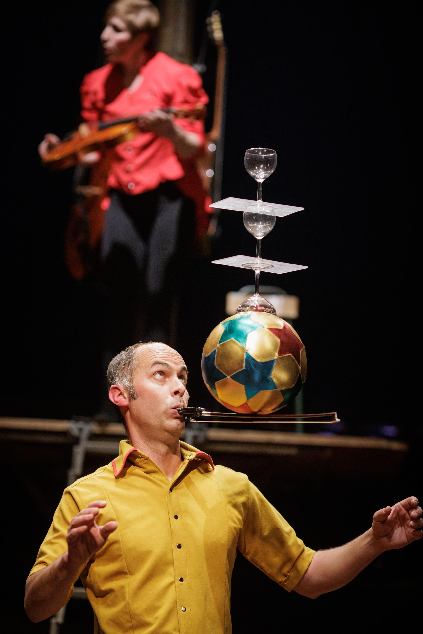 Cirque : Le Cabaret renversé