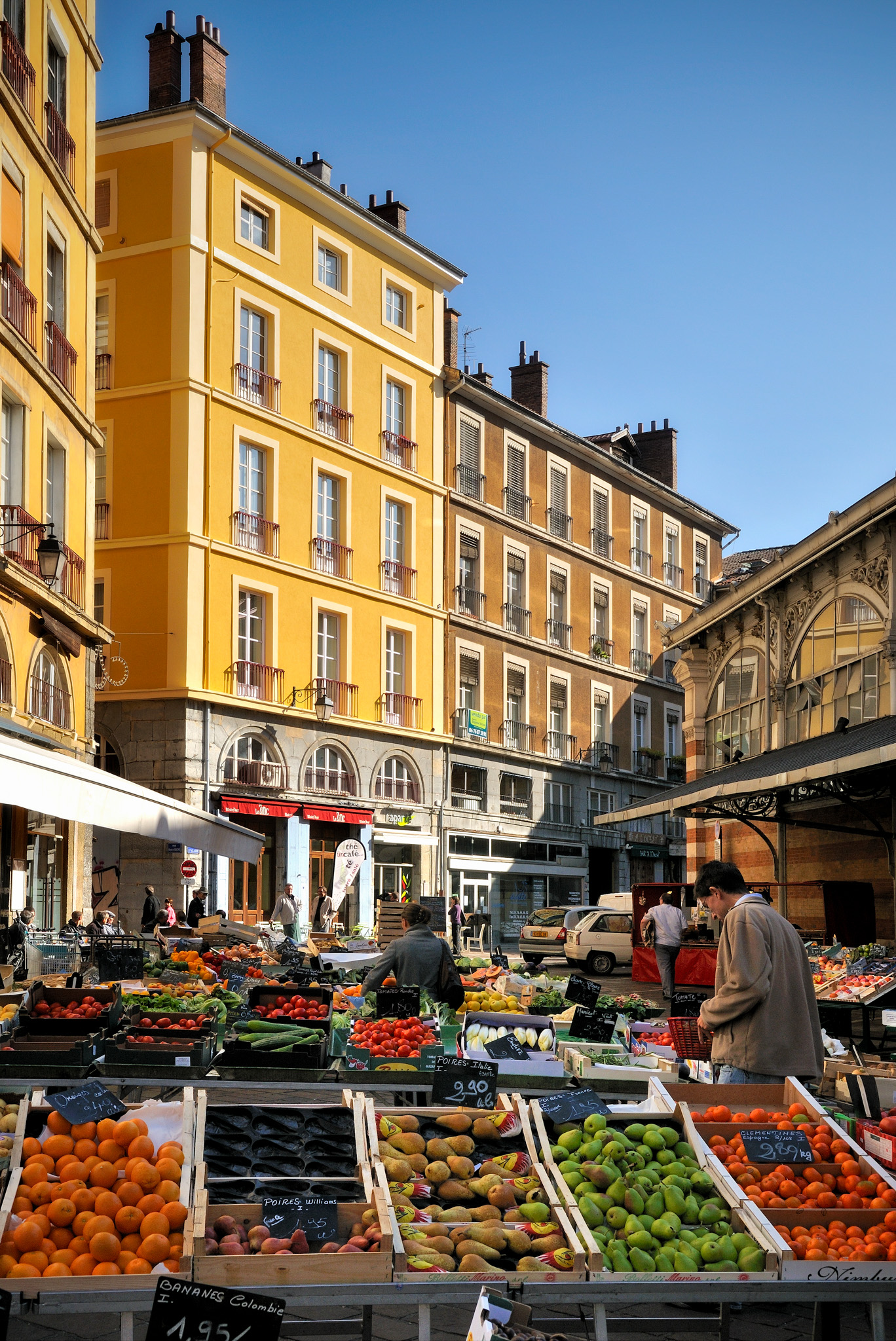 Vie et histoire des marchés grenoblois