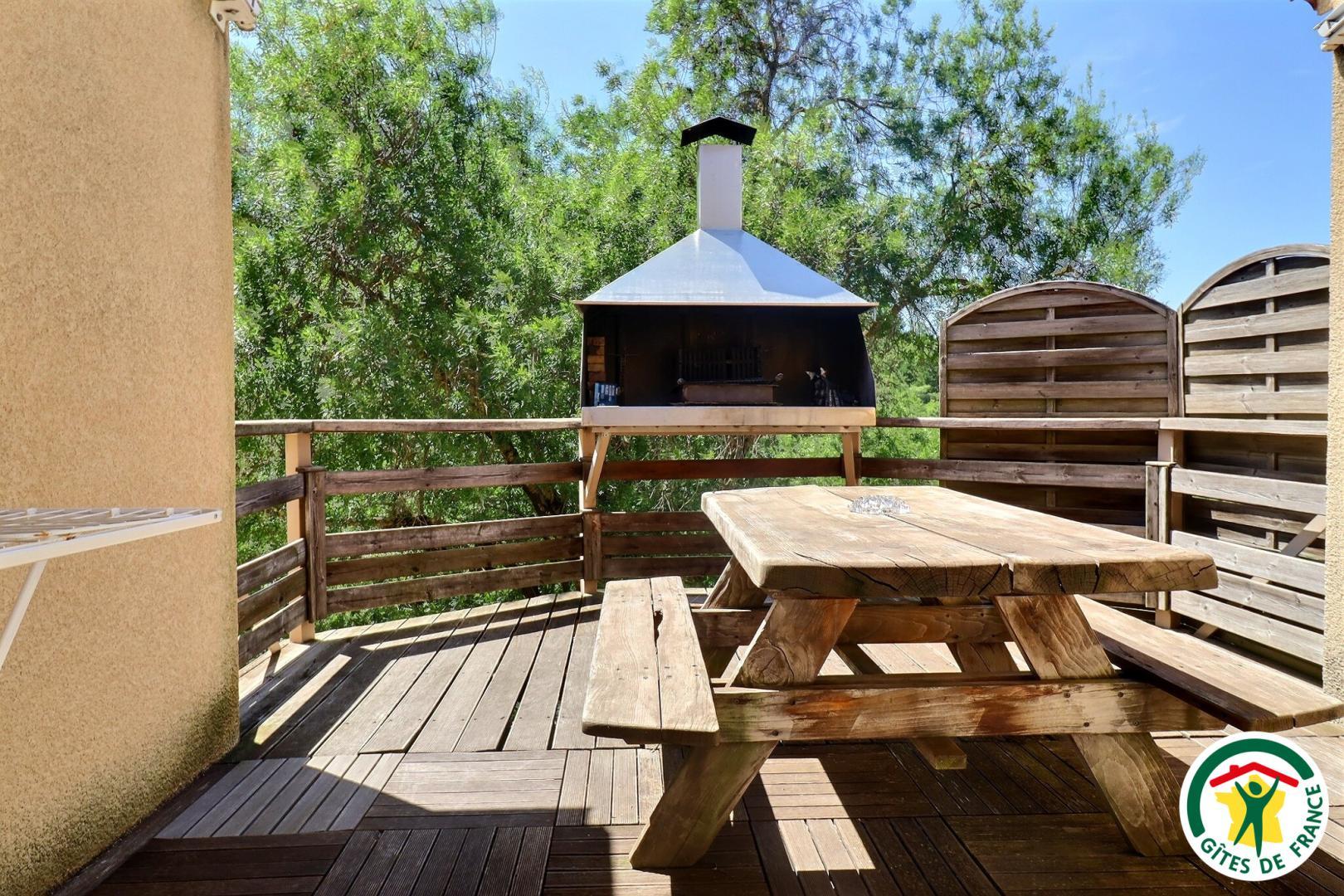 Terrasse privative avec barbecue