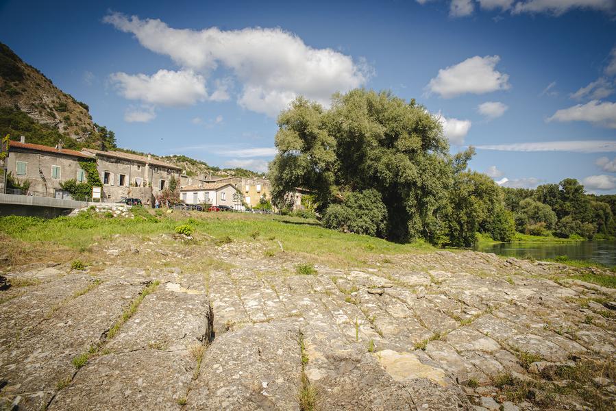 Exposition Présences photographie dans le village de Baix