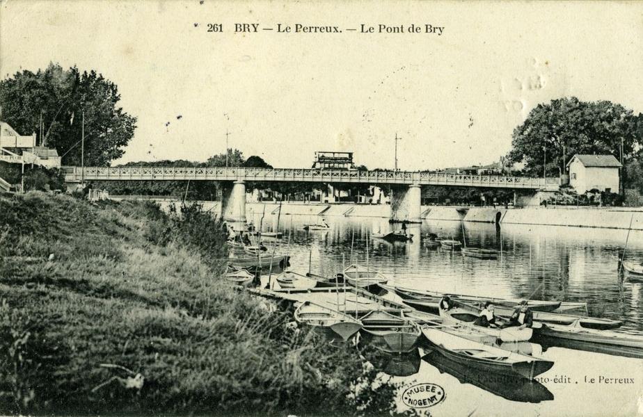 Le pont de Bry avec les bords de Marne au premier plan 