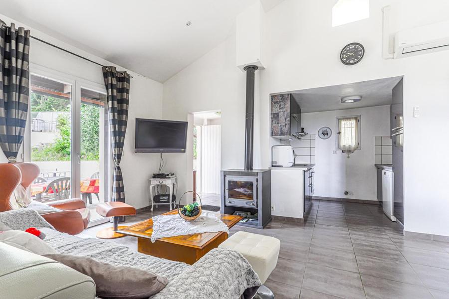 Gîte Le Clos du Noyer Renard-Séjour Canapé Rapido 160x200La Gaude-Gîtes de France Alpes-Maritimes  