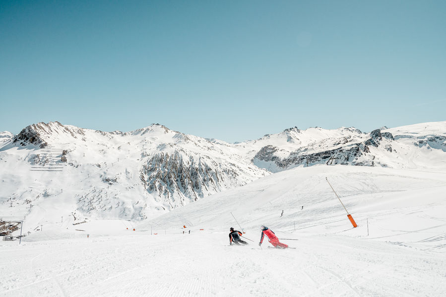 Ski de piste grand angle sur le domaine relié Tignes - Val d'Isère