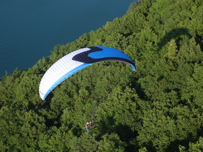 Baptême en parapente au dessus du lac de Nantua