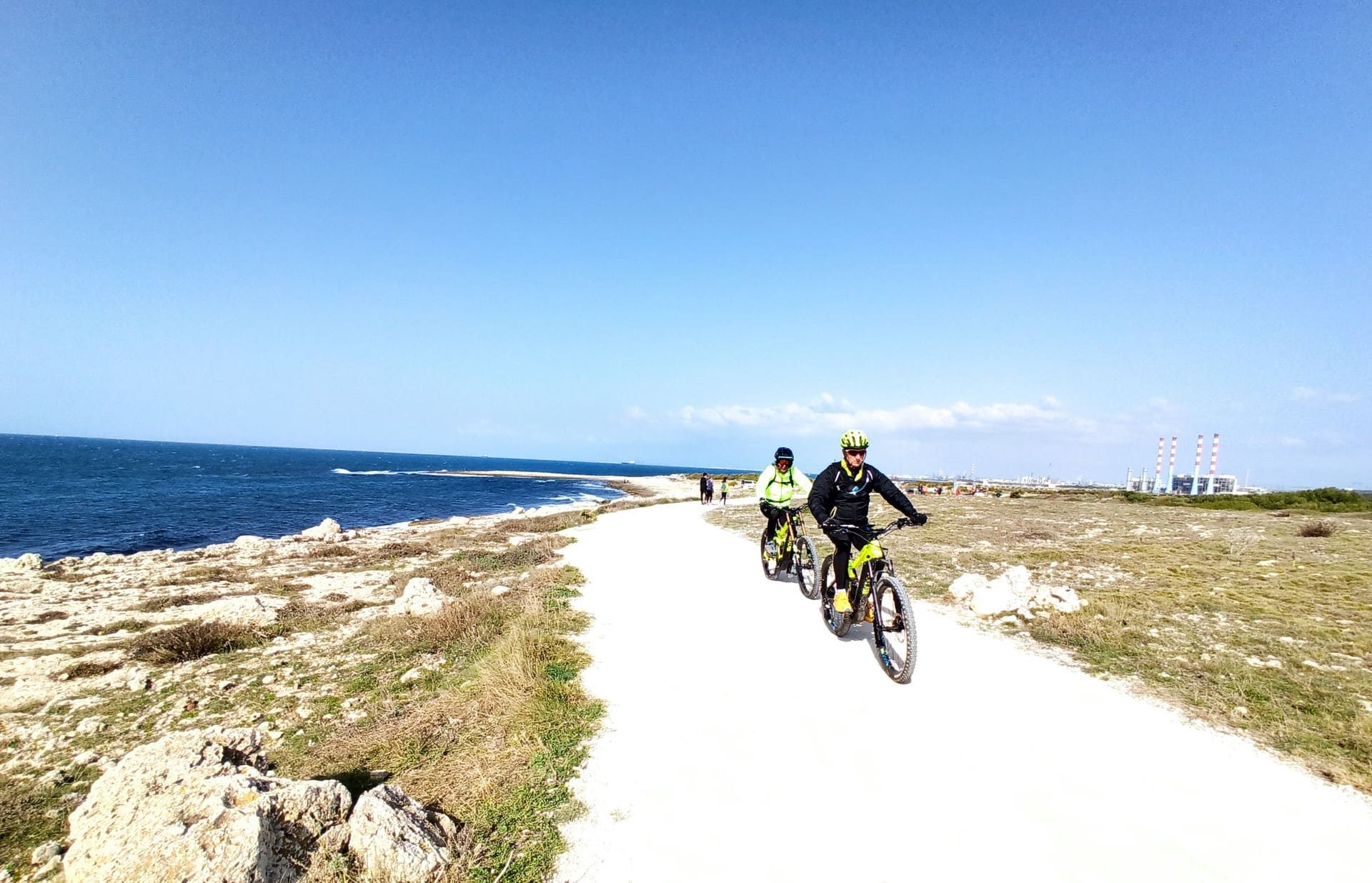 Du centre-ville de Martigues au port de Carro à vélo