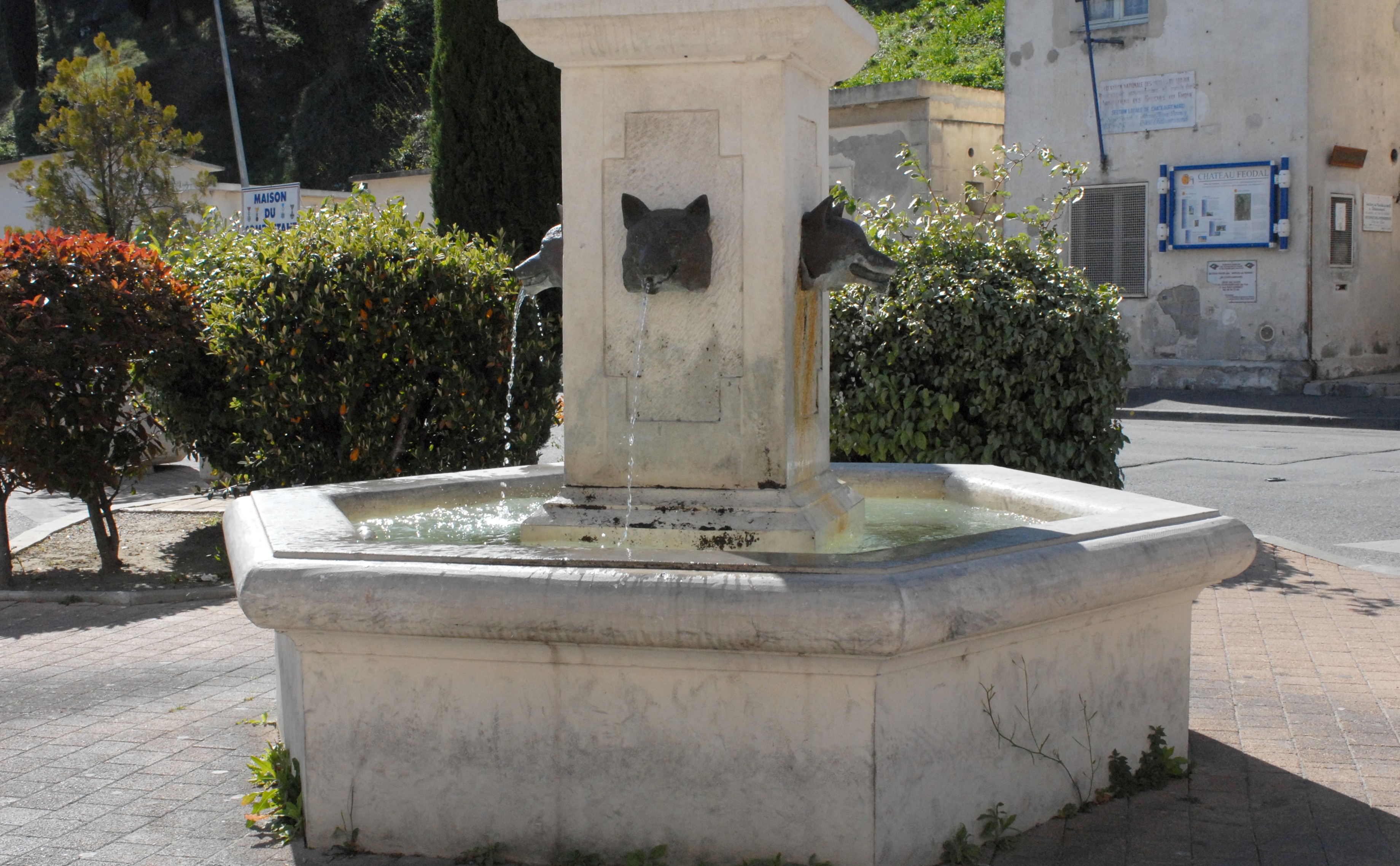Fontaine des quatre renards  France Provence-Alpes-Côte d'Azur Bouches-du-Rhône Châteaurenard 13160
