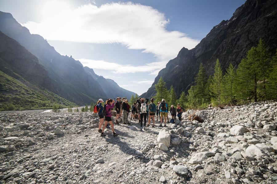 OT pays des Ecrins - © Ot PDE Tourisme scientifique, sortie géologie : roches sédimentaires_Vallouise-Pelvoux - © Ot PDE