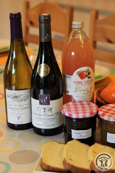 Gîte de Montmenot à Ancy (Rhône - Monts du Beaujolais): produits du terroir.